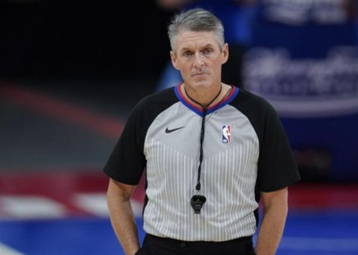 开云在线登入-NBA官宣总决赛裁判大名单：福斯特托尼兄弟等四大名哨领衔